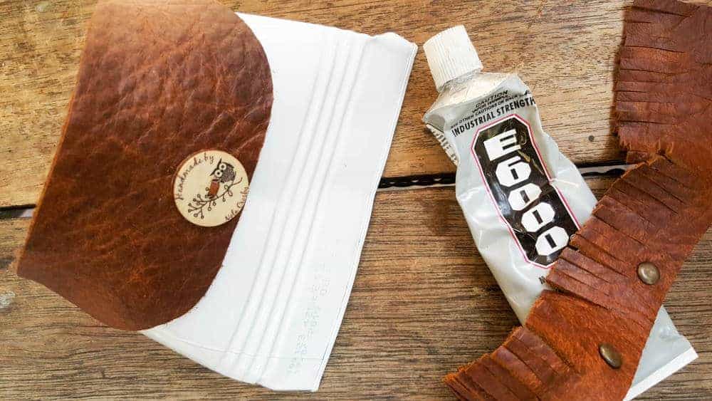 Glue the leather bits on #tincan #recycle #repurpose #tincanrecycle #tincanplanter #acraftymix #creativetincanprojects #uniquetincanDIY