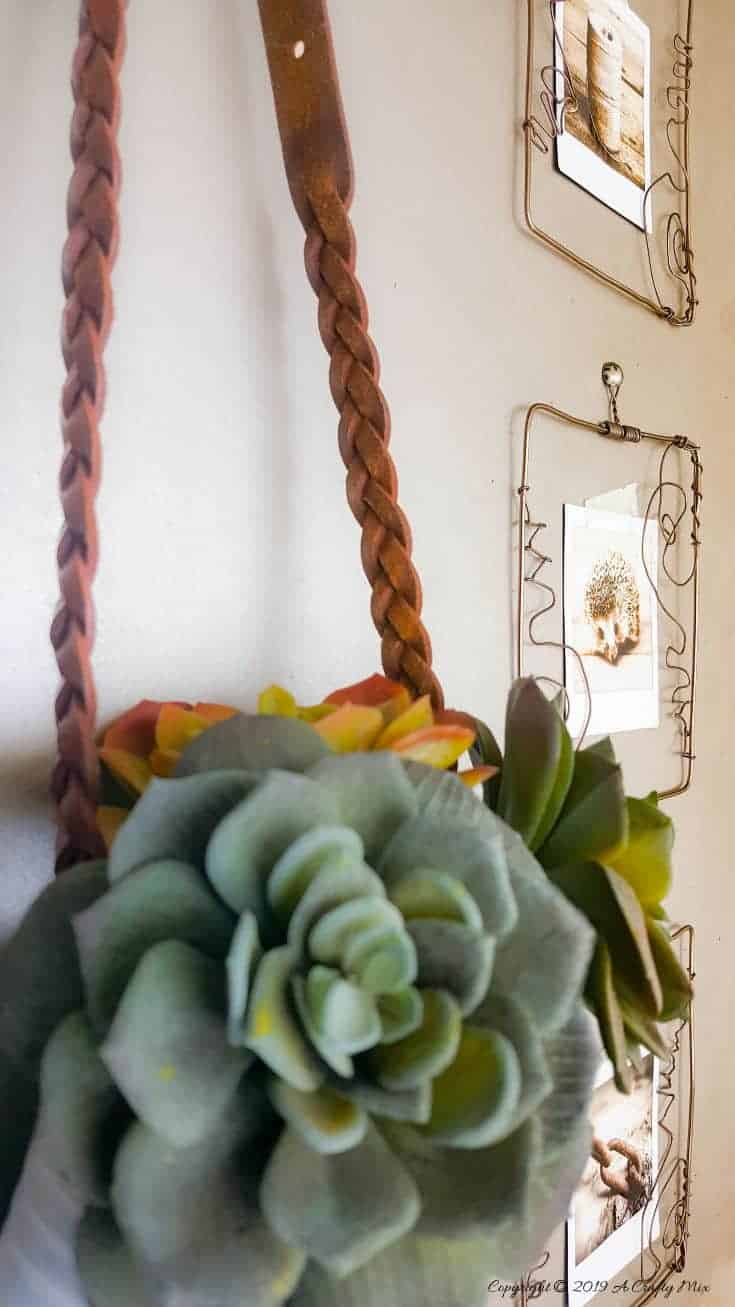 Personalize your space and your gallery wall with these super cute wire picture frames that you can make with this easy step-by-step tutorial! #pictureframesDIY #wirepictureframe #pictureframes #gallerywall #creativepictureframes #polaroid #Fujifilm #Instax