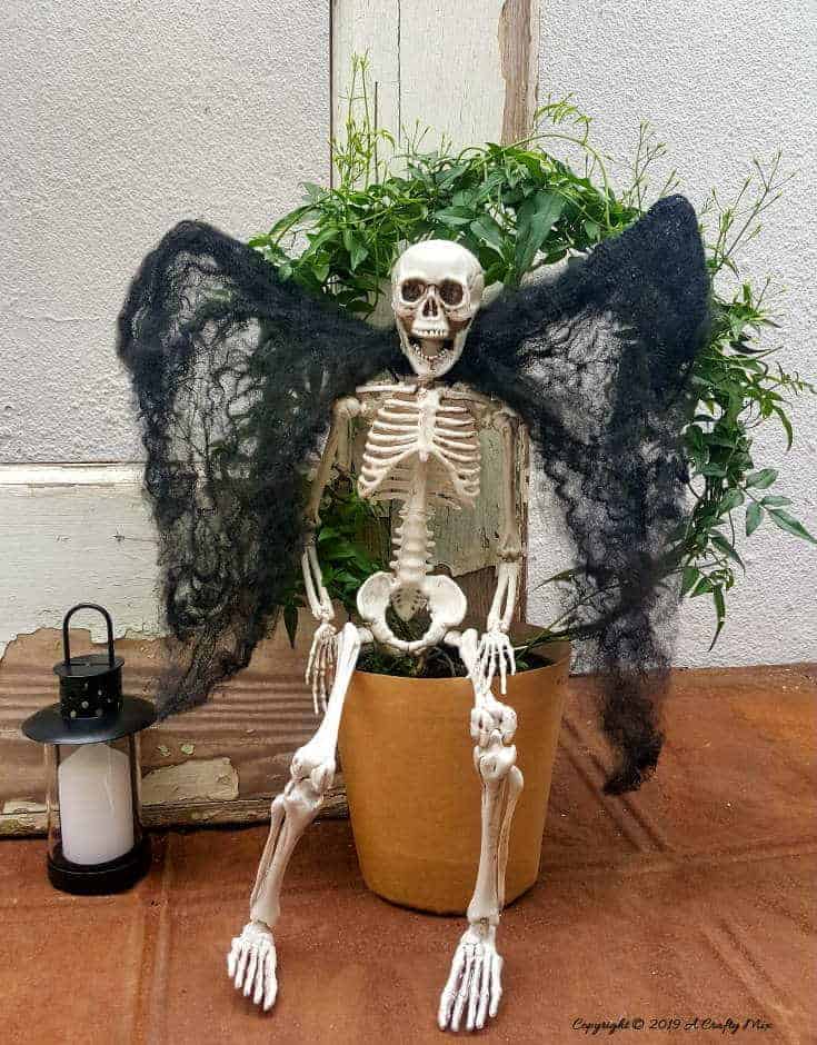 Sergeant Skullie with his vampire wings is just chillin' waiting for Halloween to come around. #ACraftyMix #FunHalloweenCraft #EasyHalloweenCraft #HalloweenDIY #HalloweenCraft #HolidayCraft