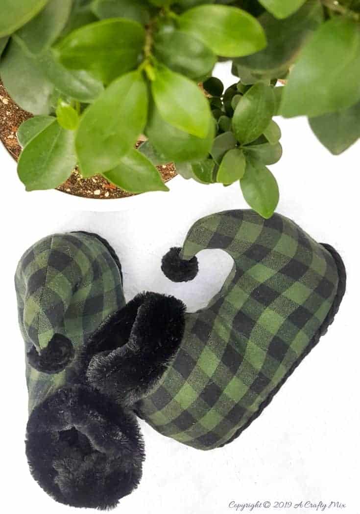 Make your own super comfy flip flop flannel slipper with a pixie twist. Includes free pattern. Share a Pattern #pattern #shareapattern #flannel #diy #craft #acraftymix #handmade #freeslipperpattern #slippers #easysew #easypattern