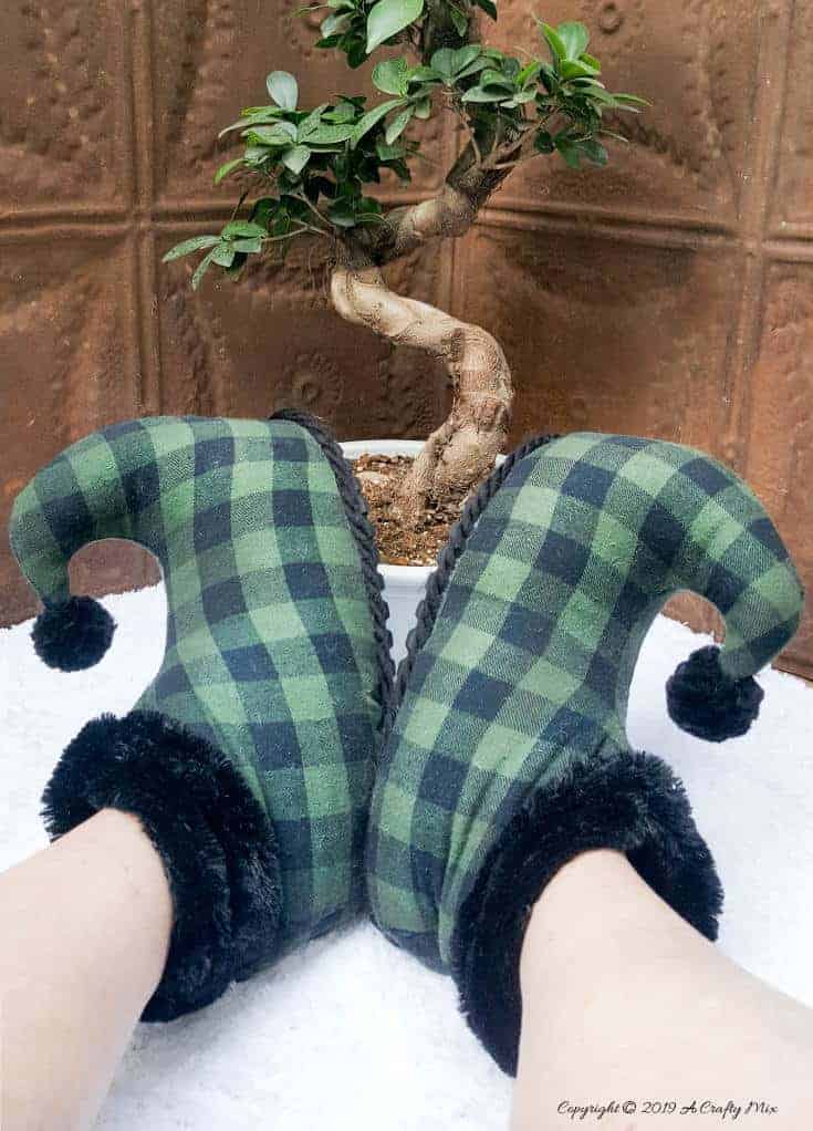 Make your own super comfy flip flop flannel elf slippers. Includes free pattern. Share a Pattern #pattern #shareapattern #flannel #diy #craft #acraftymix #handmade #freeslipperpattern #slippers #easysew #easypattern #freepatterns #elfslippers
#easysewingpattern #easysewingproject #diyslippers
