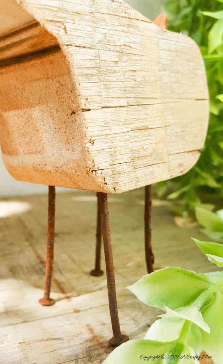 Another look at the rust nail legs. #woodenreindeer #DIYReindeer #DIYRustyReindeer #RustyNailrepurpose #acraftymix # Reindeerdecor #reindeertemplate