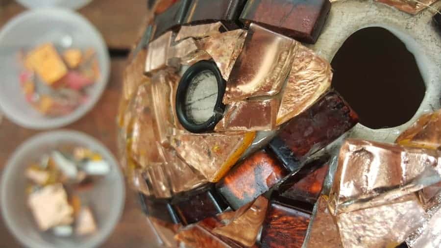 Use small containers to store the little off cuts and reject. They always come in handy #Mosaicart #FabergeMosaic #MosaicTips #acraftymix #Mosaictricks #MosaicDIY #MosaicHowTo #RussianEggs