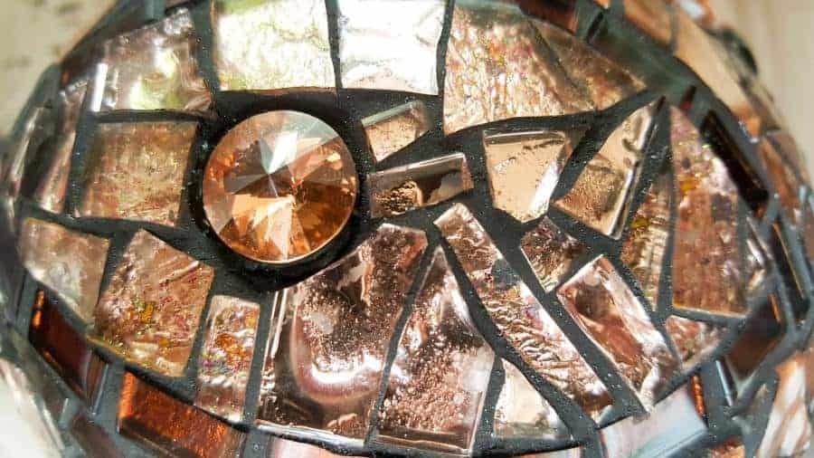 Black grout always makes the colors of the tiles pop. #Mosaicart #FabergeMosaic #MosaicTips #acraftymix #Mosaictricks #MosaicDIY #MosaicHowTo #RussianEggs