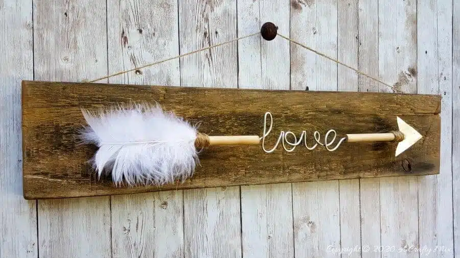 Make a gorgeous LOVE arrow sign to add to your gallery wall. It’s fun, easy and you can customize the wire words to fit your unique style. Includes two free printables #gallerywall #acraftymix #valentinesday #lovearrow #bohodecor #lovedecor #DIYArrowdecor #ArrowPrintable #arrowDIY #arrowcrafts #DIYWirewords