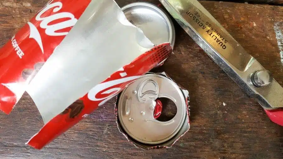 Use scissors to cut open a soda can #gallerywall #acraftymix #valentinesday #lovearrow #bohodecor #lovedecor #DIYArrowdecor #ArrowPrintable #arrowDIY #arrowcrafts #DIYWirewords