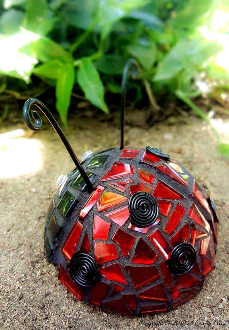 Ladybird, ladybird fly away home :-) How to use a sponge ball to make a 3D ladybug mosaic. Beautifully detailed tutorial. #LadyBugcrafts #LadyBugIdeas #LadyBugDIY #ACraftyMix #Ladybugmosaic #LadyBird 