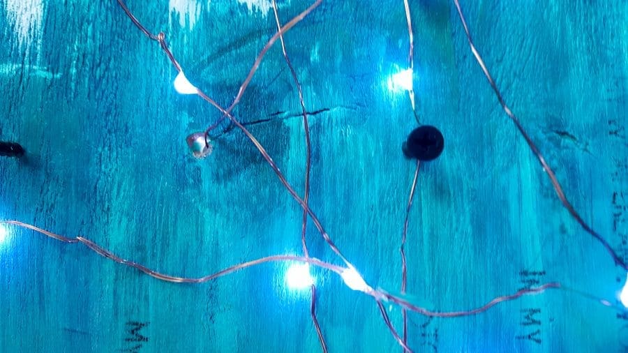 Test if the lights work #mixedmedia #mixedmediatutorial #DIYNightLight #ACraftyMix #fauxrust #Africa #HomeDecor