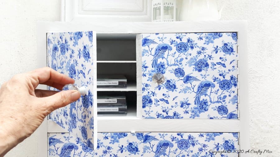 The Chinoiserie vinyl tile cabinet makeover is perfect for storing my Sizzix dies #ChinoiserieDecor #VinylTile #EasyMakeOver #HomeDecorDIY #chinoiserietiles #ACraftyMix #blueandwhitedecor #chinoiseriechic #VinylTileDecor #DIYTutorial