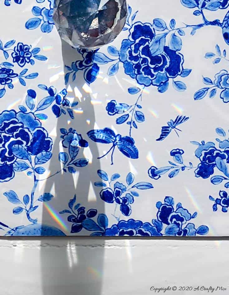 Beautiful crystal doorknobs compliment the look of the Chinoiserie vinyl tiles #ChinoiserieDecor #VinylTile #EasyMakeOver #HomeDecorDIY #chinoiserietiles #ACraftyMix #blueandwhitedecor #chinoiseriechic #VinylTileDecor #DIYTutorial