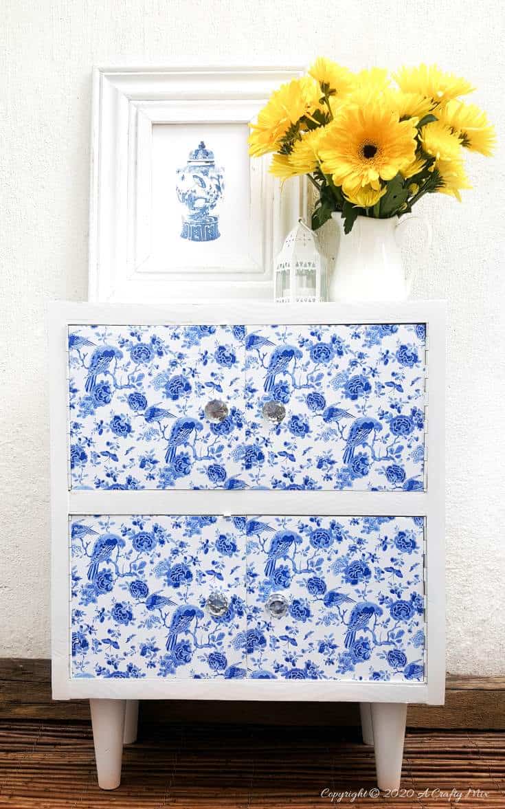 A gorgeous Chinioserie vinyl tile makeover that's easy to do and even easier to change #ChinoiserieDecor #VinylTile #EasyMakeOver #HomeDecorDIY #chinoiserietiles #ACraftyMix #blueandwhitedecor #chinoiseriechic #VinylTileDecor #DIYTutorial
