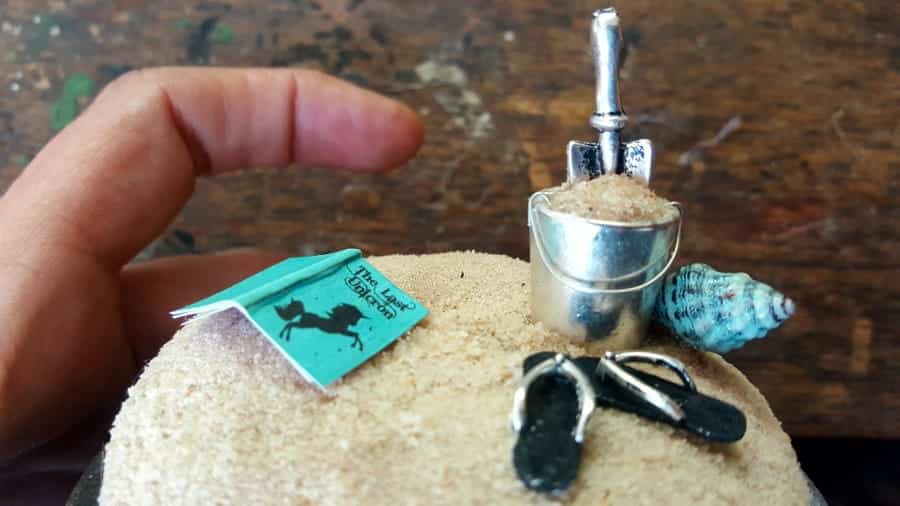 How to turn a broken wine glass into a fairy garden cloche #FairyGarden #FairyGardenIdeas #ACraftyMix #FairyGardenDIY #FairyBeachDIY #FairyGardenDesigns #ClocheDecor #ClocheIdeas #WineGlassCloche #ClocheDIY #WineGlassRepurpose #UnicornSPiT