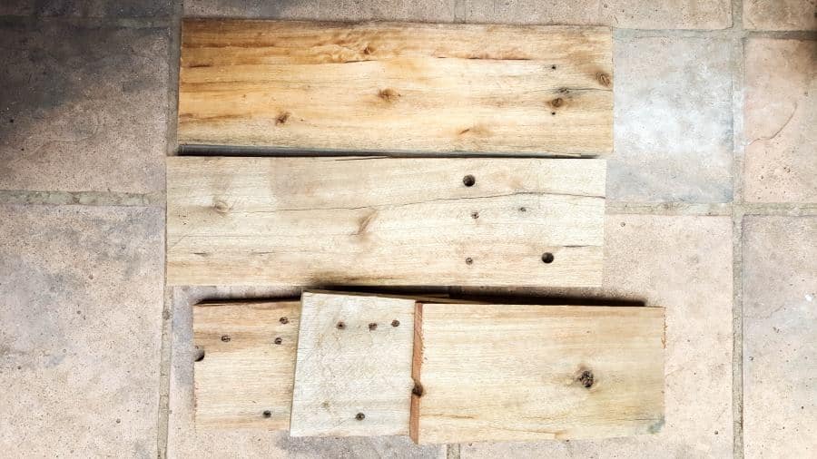 Cut the scrap wood according to the measurements #DIYBirdFeeder #RecycledBirdFeeder #RusticBirdFeeder #aCraftyMix #Woodenbirdfeeder #PalletBirdFeeder #UniqueBirdFeeder