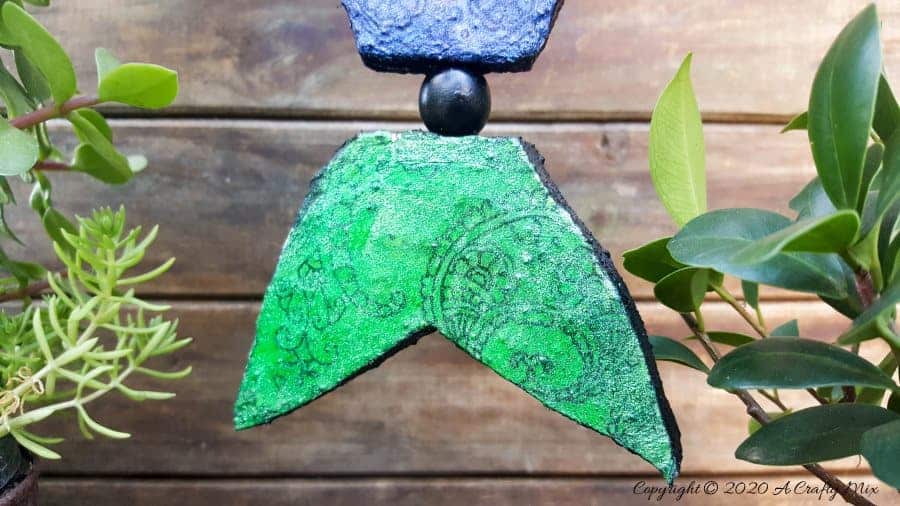 Quirky boho decor is SO easy and inexpensive to make, especially when it comes to this colorful boho fish wall art. The perfect Bohemian wall decor for just a few dollars. #Bohodecor #Bohohome #gallerywallideas #Unicornspitideas #BeachDecor #bohodecor #ACraftymix #EasyCreativeCrafts #kidscraft
