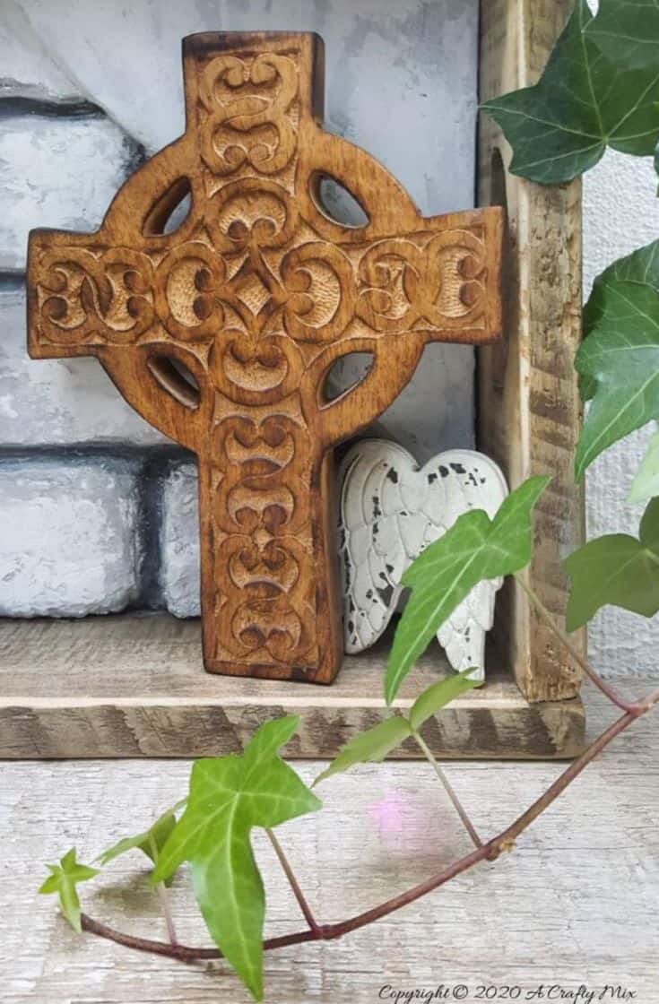 Take the traditional shadow box to a whole new level by adding faux bricks. This easy DIY tutorial will show you how to make your own shadow box in any size along with creating the faux bricks. #FauxBricksDIY #DisplayBoxDIY #ACraftyMix #BrickWallDisplaybox #DIYHomeDecor #FramedBricks #ShadowBox