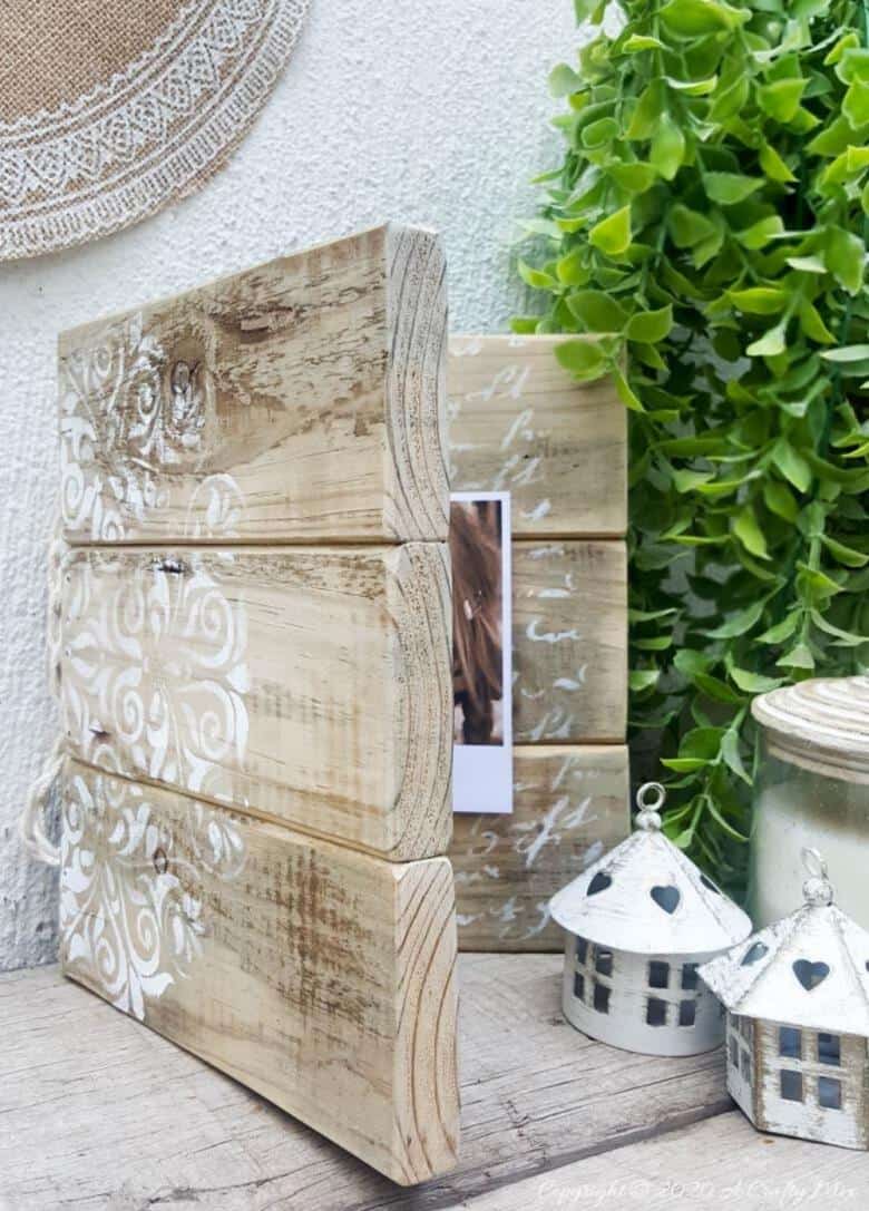 If you&rsquo;re looking for a fun way to display some of your special snaps, you&rsquo;re going to love this hinged picture frame made from scrap wood. Both the outside and inside can be customized to suit your d&eacute;cor style and it&rsquo;s super easy to change the photos or pics around without having to remove the glass and backing first. They make lovely gifts too. #HingedPictureFrame #DIYPictureFrame #TableTopFrame #ACraftyMix #DIYHomeDecor #EasyDIYFrame