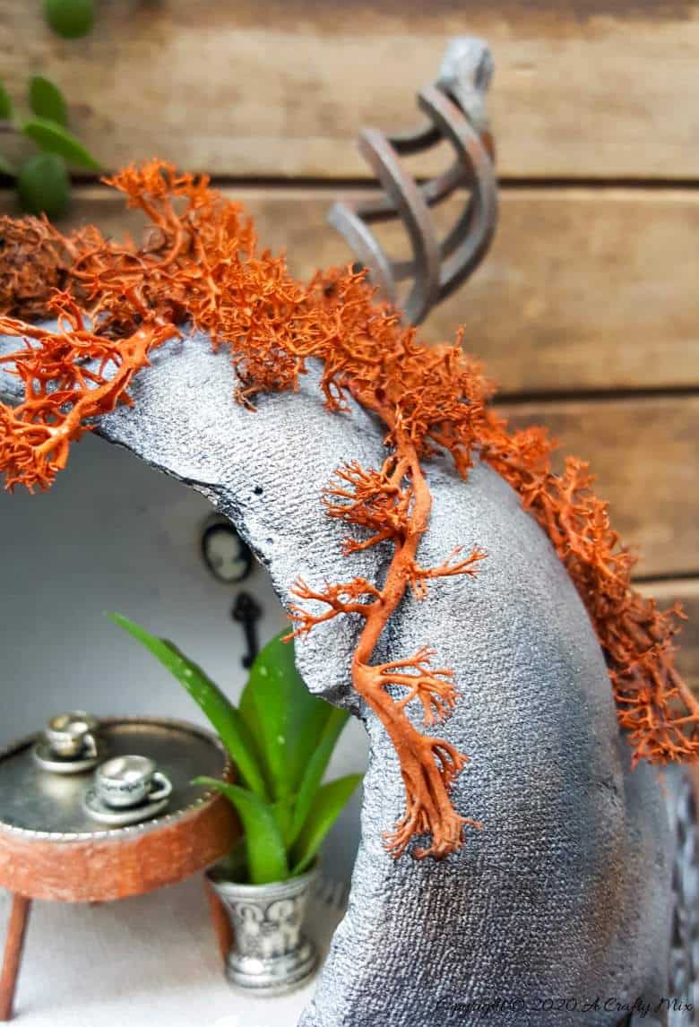Ever wondered what happened to Cinderella’s pumpkin coach after she and the Prince got married and lived happily ever after? Those little mice turned it into their secret hideaway and they shared the tutorial on how they did it with us. #FalldecorDIY #Pumpkincoach #ACraftyMix #PumpkinDecor #PumpkinCrafts