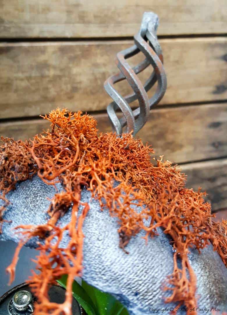 Ever wondered what happened to Cinderella’s pumpkin coach after she and the Prince got married and lived happily ever after? Those little mice turned it into their secret hideaway and they shared the tutorial on how they did it with us. #FalldecorDIY #Pumpkincoach #ACraftyMix #PumpkinDecor #PumpkinCrafts