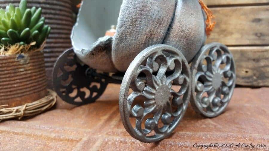 Ever wondered what happened to Cinderella’s pumpkin coach after she and the Prince got married and lived happily ever after? Those little mice turned it into their secret hideaway and they shared the tutorial on how they did it with us. #FalldecorDIY #Pumpkincoach #ACraftyMix #PumpkinDecor #PumpkinCrafts