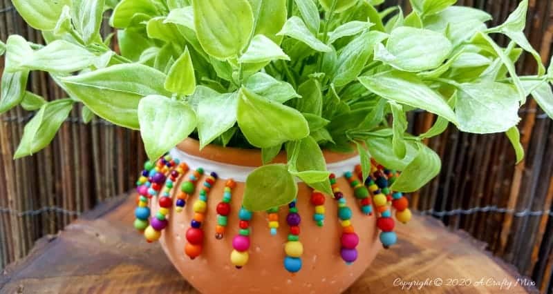 Add a little African magic to your garden with this gorgeous Ndebele beaded planter. The tutorial will show you how to make the planters in two different styles. #ndebelepattern #ndebeleart #ndebeleplanter #acraftymix #localislekker #DIYPlanter #BeadedPlanter