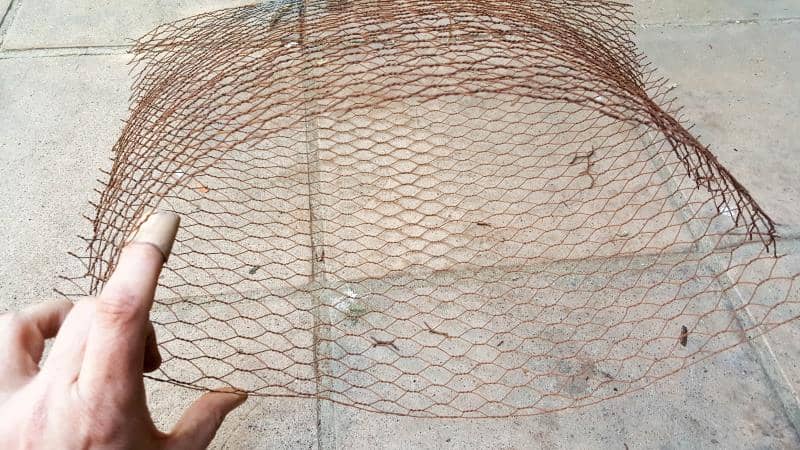 Once the chicken wire has been folded over it already looks like a pillow