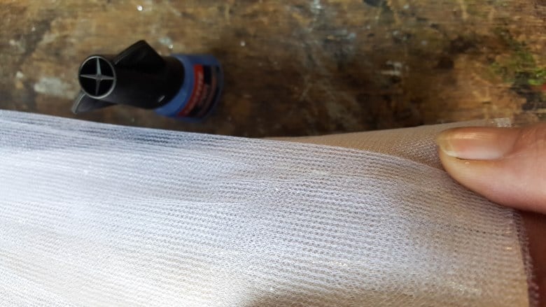 Instant glue dries clear and quickly