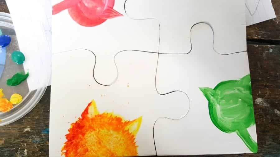 Use different colors to paint the curious kitty blobs