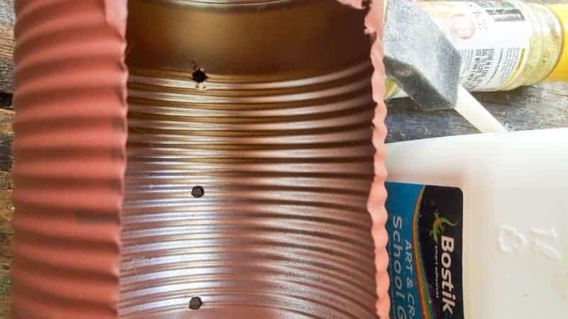 To create faux rust you'll need waterproof craft glue and coarse spice