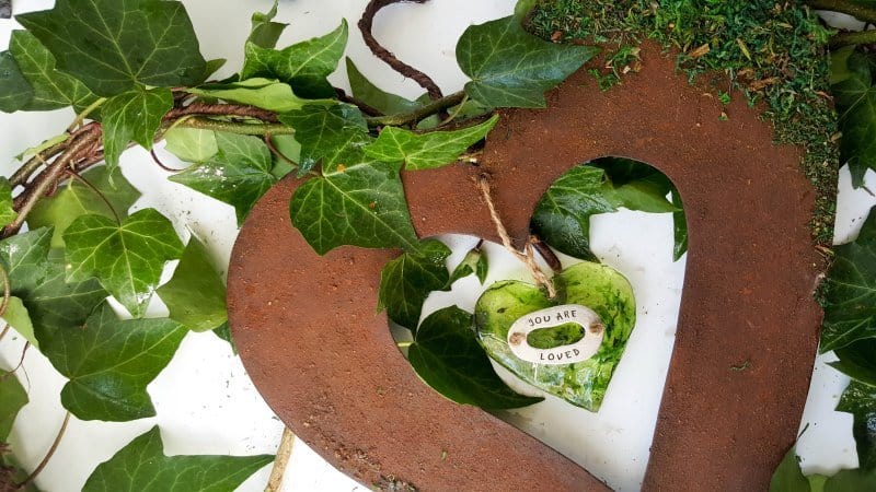 Prep the ivy and add it around the heart