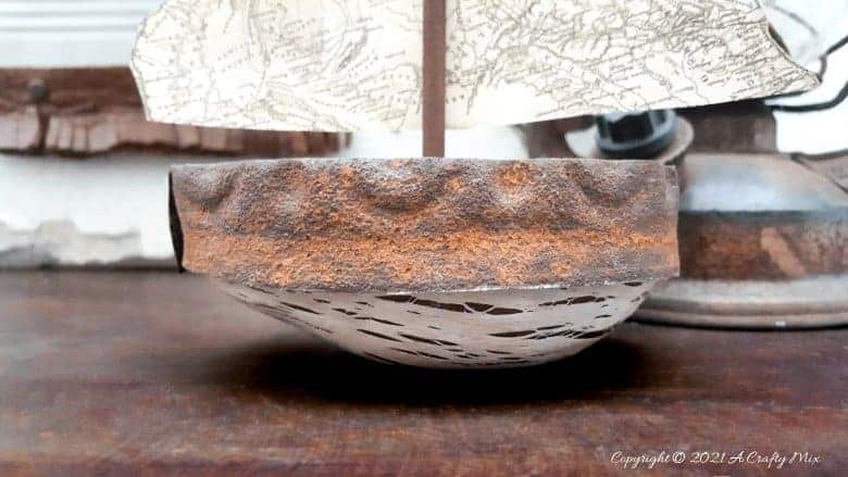 Looking to add some rustic charm to your coastal decor? This avocado sailboat is quick and easy to make and it's budget-friendly too. Customise the little boat and add a map sail of your favorite place or country. #avocadoupcycle #ACraftyMix #coastaldecor #concretedecor