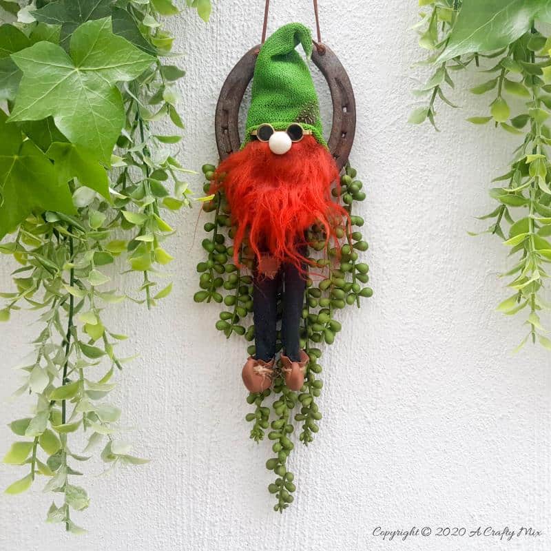 Channel the luck of the Irish on St Patrick's day and make a Lucky Leprechaun Horseshoe Charm. Cute enough to stay up all year long, this craft idea takes less an hour to make. #StPatricksDay #ACraftyMix #Horseshoe #Repurpose