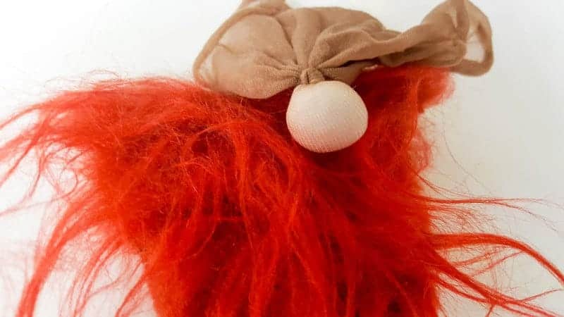 Glue the little nose to the furry fabric