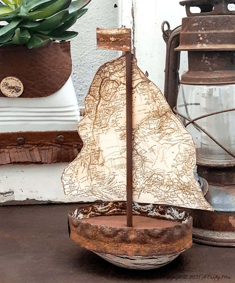 Looking to add some rustic charm to your coastal decor? This avocado sailboat is quick and easy to make and it's budget-friendly too. Customise the little boat and add a map sail of your favorite place or country. #avocadoupcycle #ACraftyMix #coastaldecor #concretedecor