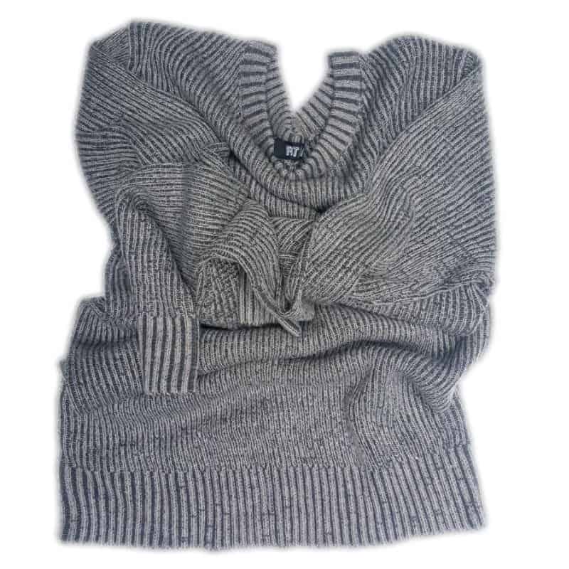 How to repurpose a sweater into a handbag