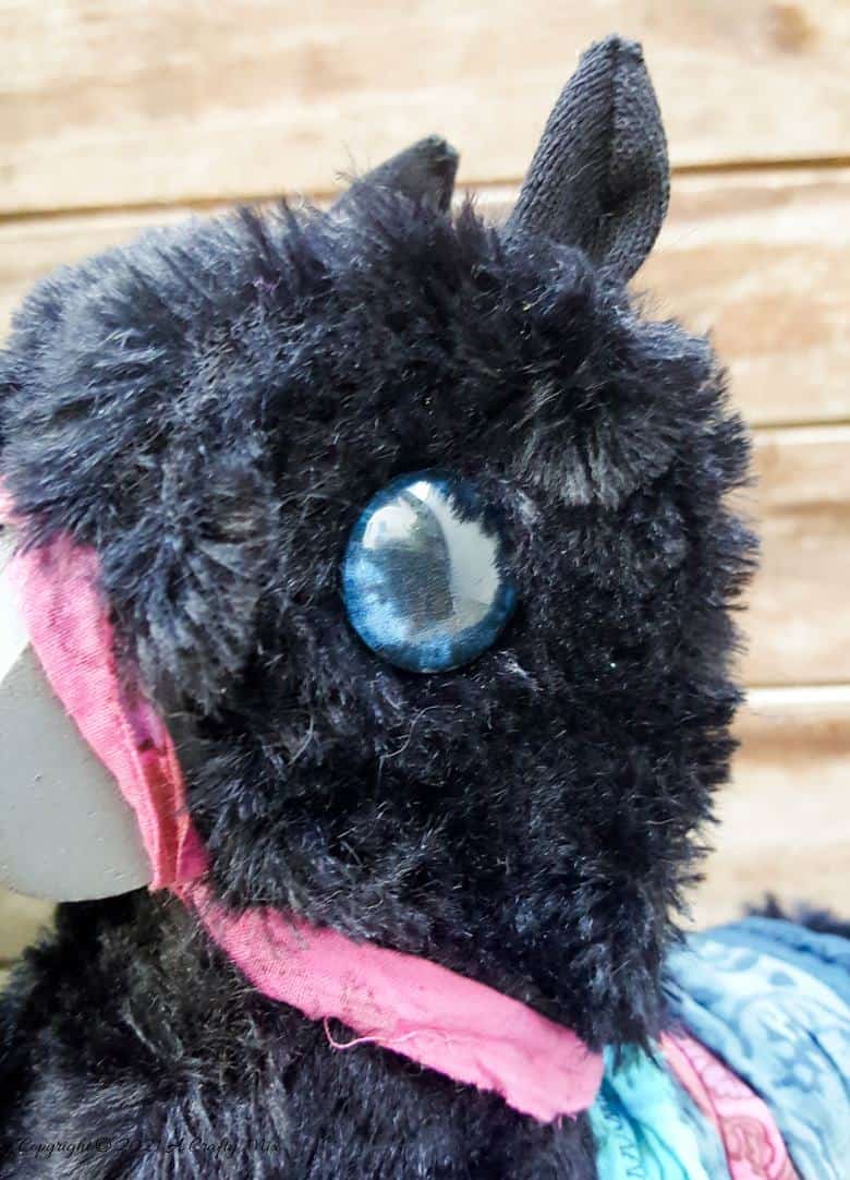 In the tradition of old toys we made this DIY Pull Toy llama using upcycled tin can wheels. This fun recycled craft idea comes with a free printable llama template. #Upcycle #TinCan #ACraftyMix #PullToy #HomeDecor