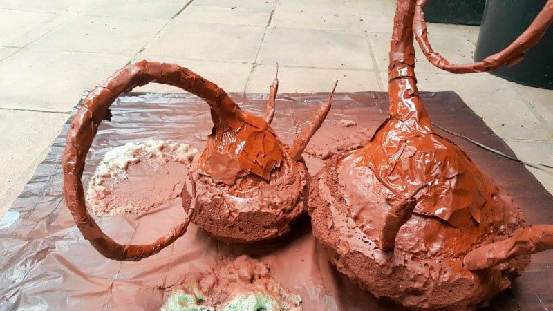 Paint the hat, eye stalks and blobs brown
