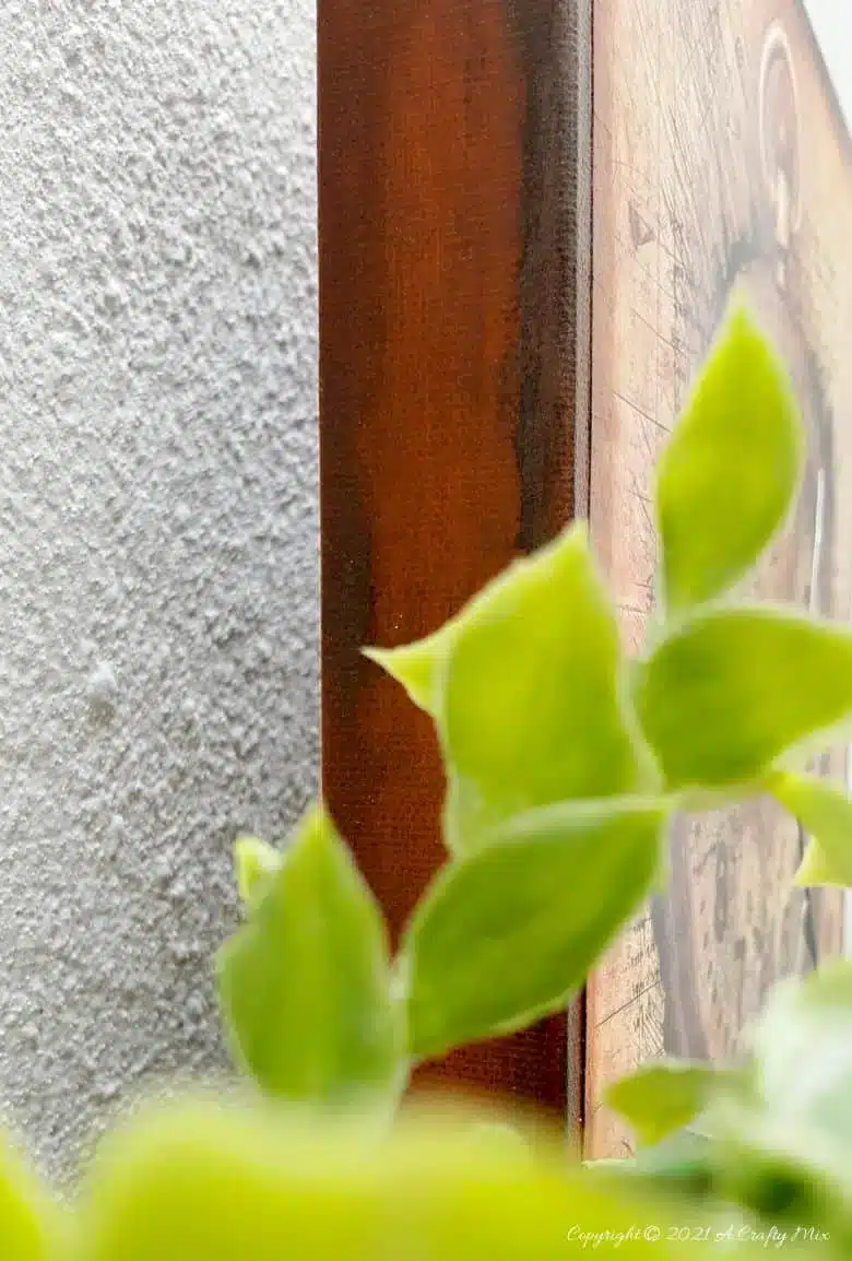 Make a unique statement with this DIY Da Vinci canvas clock. It’s quick and easy to make and the tutorial includes step-by-step instructions along with a free printable. #DIYClock #ACraftyMix #HomeDecor