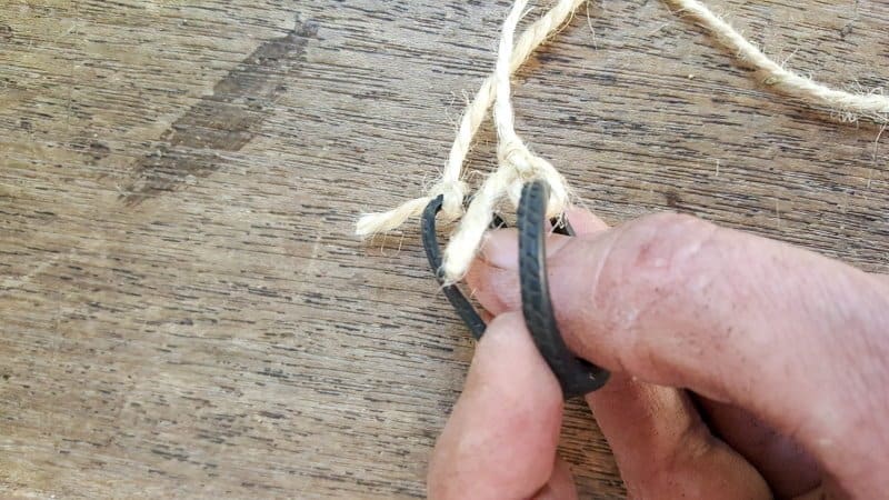 Tie the twine around the car tire