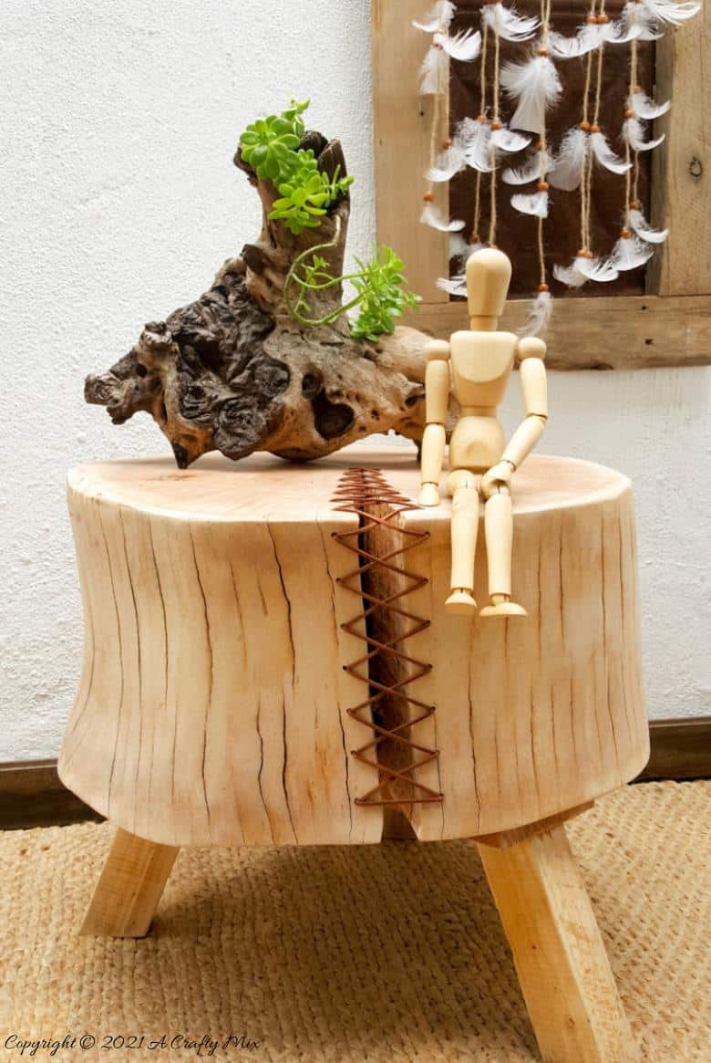 Do you have a gorgeous chunk of wood that&rsquo;s developed a HUGE crack? Don't toss it out until you've seen how easy it is to turn a cracked wooden stump into a d&eacute;cor worthy feature. #HomeDecor #ACraftyMix #CrackedWood
