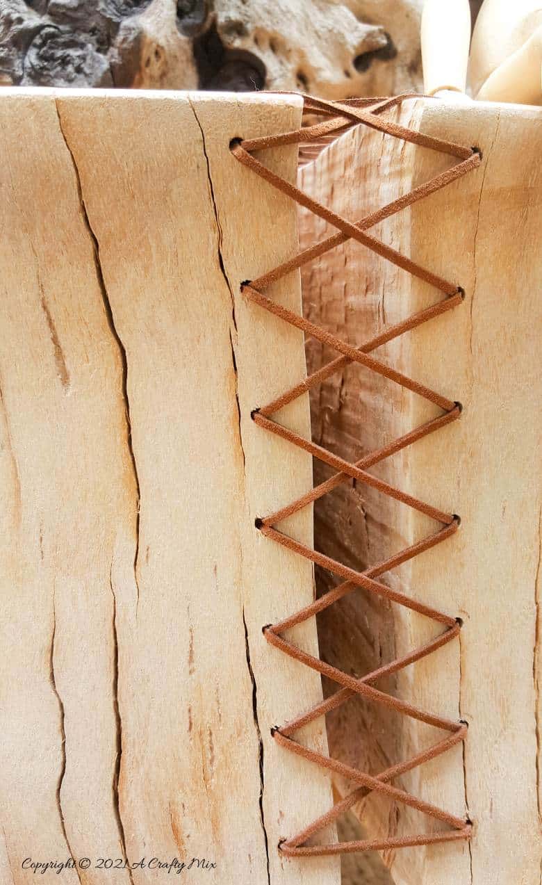 Do you have a gorgeous chunk of wood that&rsquo;s developed a HUGE crack? Don't toss it out until you've seen how easy it is to turn a cracked wooden stump into a d&eacute;cor worthy feature. #HomeDecor #ACraftyMix #CrackedWood