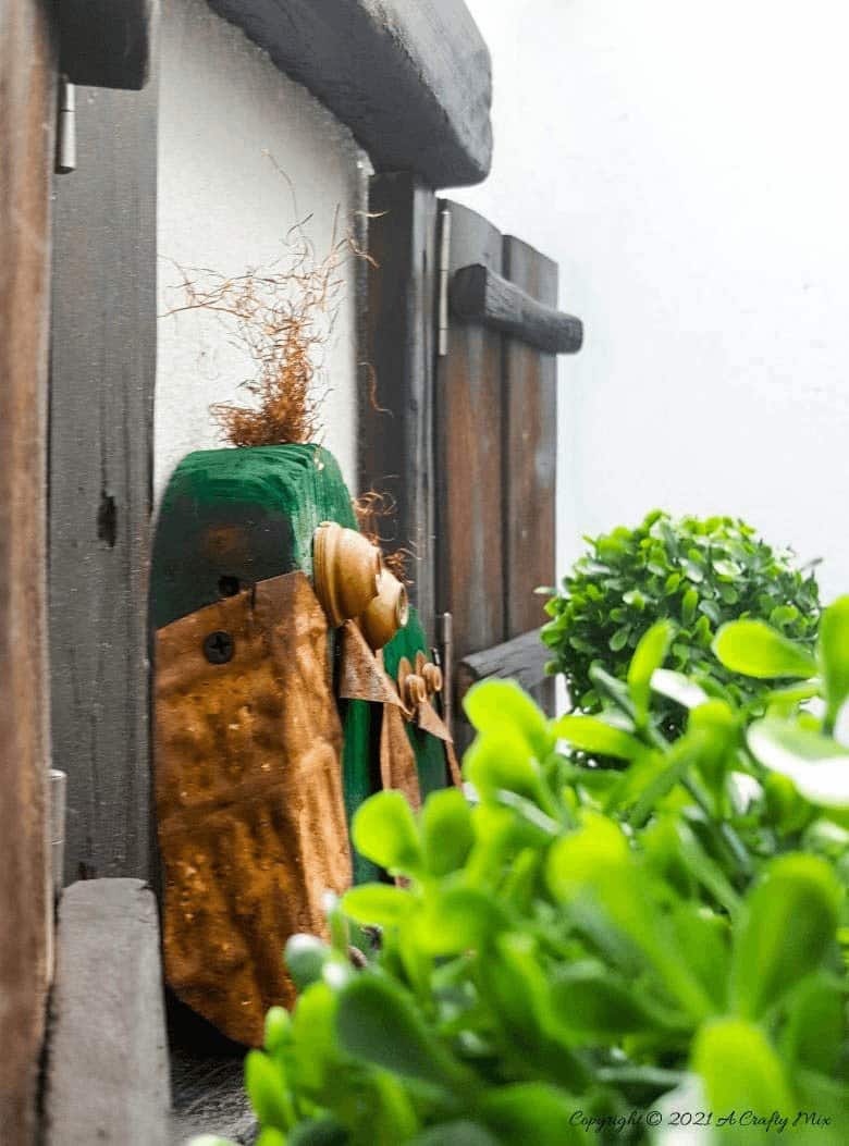 If you love creating custom wall art as much as we do, you&rsquo;re going to enjoy making this easy DIY Yagisuki shutter frame. Use it one it&rsquo;s own to make a statement or add two junk birds to up the ante. The photo-rich tutorial includes instructions to make both the shutter frame and those cute birds. #shousugiban #shutterframe #ACraftyMix #walldecor