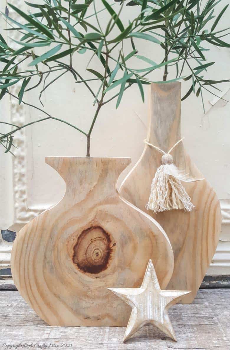 If you want to try your hand at using a jigsaw then this beginner friendly tutorial will show you just how easy it is to make a gorgeous wooden vase. Perfect home d&eacute;cor no matter what your style. #jigsawDIY #ACraftyMix #Woodenvase