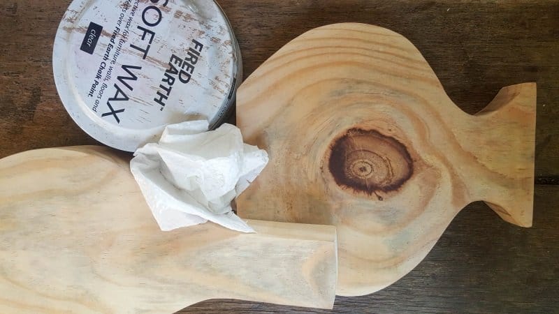 Seal and protect the wooden vase with clear wax