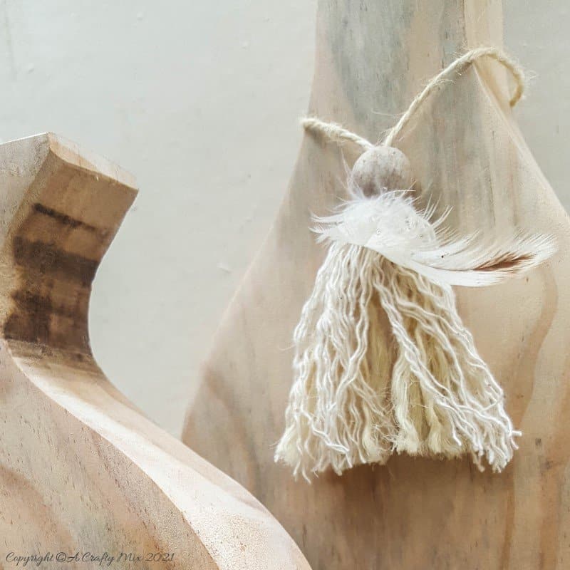 If you want to try your hand at using a jigsaw then this beginner friendly tutorial will show you just how easy it is to make a gorgeous wooden vase. Perfect home d&eacute;cor no matter what your style. #jigsawDIY #ACraftyMix #Woodenvase