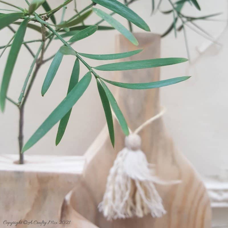 If you want to try your hand at using a jigsaw then this beginner friendly tutorial will show you just how easy it is to make a gorgeous wooden vase. Perfect home d&eacute;cor no matter what your style. #jigsawDIY #ACraftyMix #Woodenvase