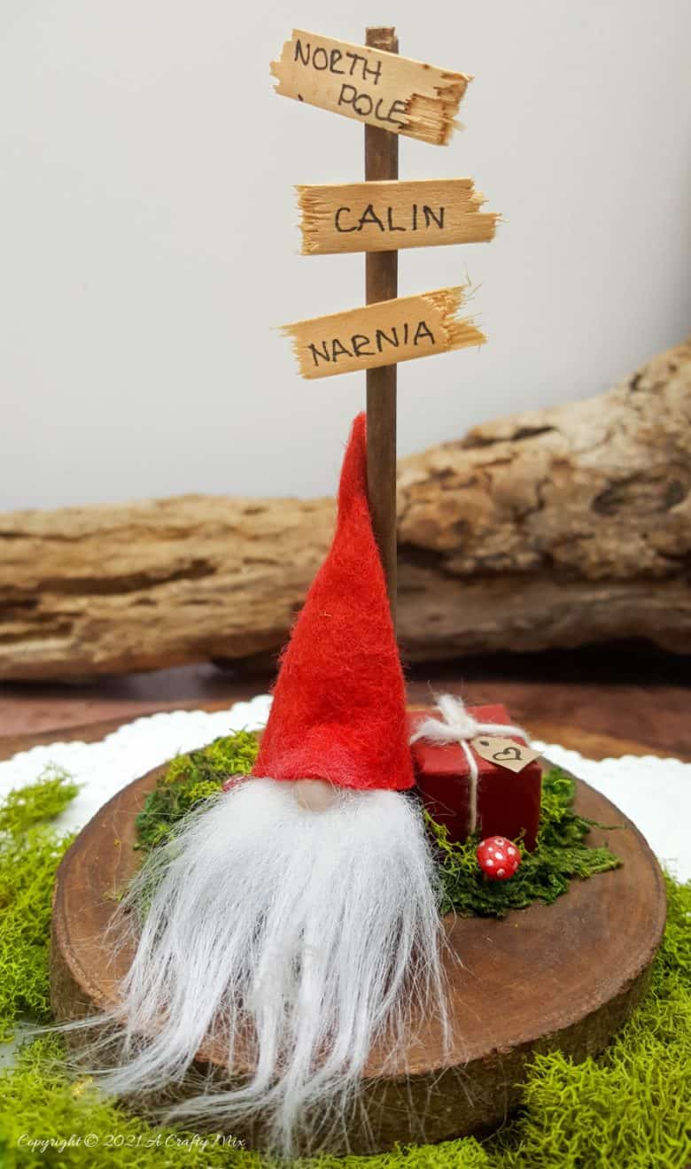 Easy 10-minute no-sew miniature sock gnome that anyone can make! Use these adorable little guys to make Christmas place card holders that your guests can take home as gifts afterwards. #sockgnome #ACraftyMix #giftideas