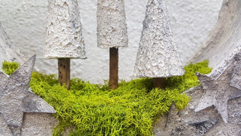 I&rsquo;m in love with how this DIY faux concrete light ring turned out. And no-one believes me when I tell them it's made almost entirely from a repurposed cardboard box. Easy budget-friendly decor that looks amazing. #cardboard #ACaftyMix #Homedecor