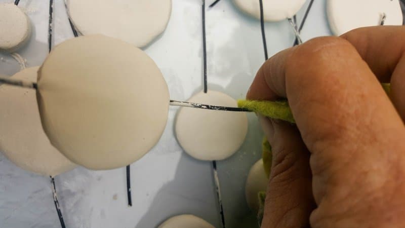 Wipe the excess clay off the wire