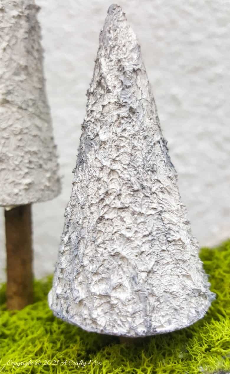 I&rsquo;m in love with how this DIY faux concrete light ring turned out. And no-one believes me when I tell them it's made almost entirely from a repurposed cardboard box. Easy budget-friendly decor that looks amazing. #cardboard #ACaftyMix #Homedecor