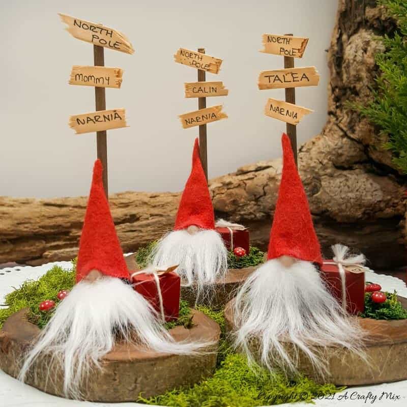Easy 10-minute no-sew miniature sock gnome that anyone can make! Use these adorable little guys to make Christmas place card holders that your guests can take home as gifts afterwards. #sockgnome #ACraftyMix #giftideas